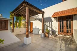 Casa de Amigos - Image 2