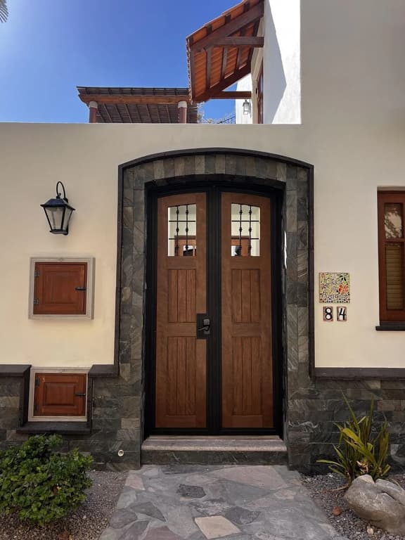 Casa de Amigos - Image 1